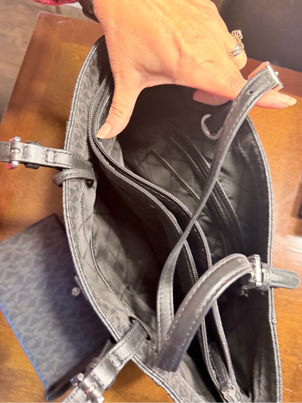 Michael Kors Black Jet Set Signature Tote with Wristlet - Picture 4 of 6